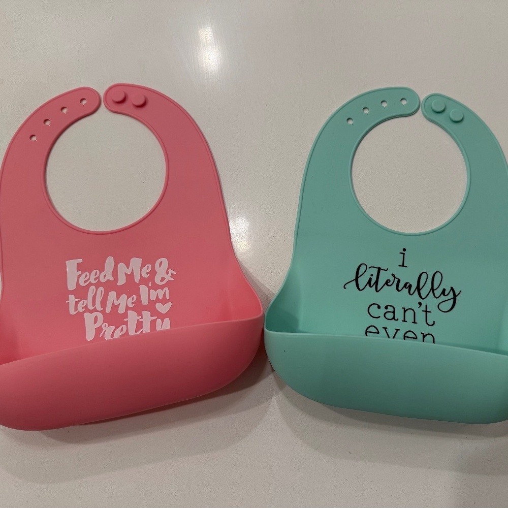 NWOT Bella Tunno Set of 2 Wonder Bibs